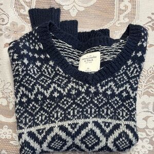 Abercrombie & Fitch Dark Blue and White Knit Sweater